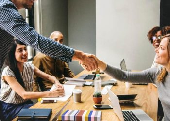 Koronavirusi/Ja masat që duhet të merrni në punë për ta parandaluar