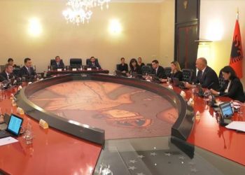 Shpallet gjendja e fatkeqësisë natyrore nga Covid-19, Zëri i Amerikës tregon çfarë do ndodhë më pas