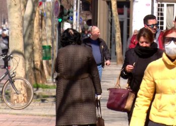 “Jemi shqiptarë e nuk trembemi”, mjeku infeksionist: Nuk ka trimëri me këtë virus, të mos gënjejë mendja askënd