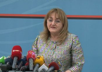 Vdekja e të moshuarës nga koronavirusit/ Rakacolli: Ka qenë vetëm në dhomën, mjekët kishin marrë masa për jetët e tyre