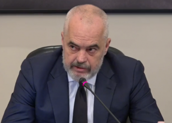 Koronavirusi/ Qeveria gati vendimin: Leje 2 javore për një nga prindërit, ta bëjnë dhe privatët