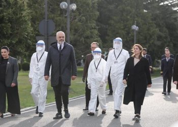 Leksioni për Evropën e pasur nga Shqipëria e vogël (dhe leksioni i italishtes nga kryeministri i saj)