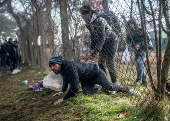 Turqia “hapi dyert” për refugjatët, qeveria greke thërret mbledhje të jashtëzakonshme