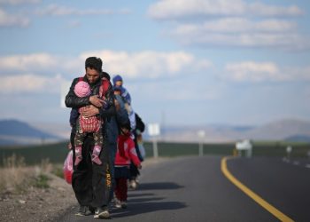 Maqedonia e Veriut mbyll kufijtë nga frika e refugjatëve: Asnjë nuk do të hyjë ilegalisht