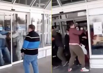 Sherr i madh në aeroportin e Kievit, turistët “shpërthejnë” dyert pasi refuzojnë të futen në karantinë (Video)