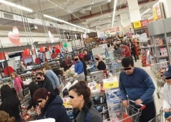 Miell, sheqer dhe vezë/ Çfarë po blejnë shqiptarët për vetëkarantinim, 10 produktet më të shitura