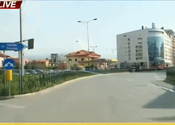 Rrugët bosh të kryeqytetit/ Qytetarët i binden ‘shtetrrethimit’ (FOTO)