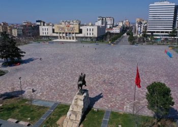 Nga emigracioni te lindjet e pakta, popullsia pakësohet me 16 mijë persona/ Përparon plakja