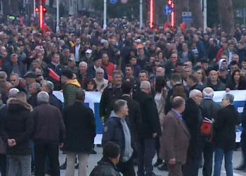 Transmetimi LIVE i tubimit të Metës, hera e parë që një President del në rrugë