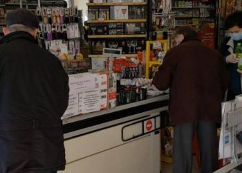Nga sot në Shqipëri, radhët në markete dhe farmaci ruhen nga Policia dhe Ushtria