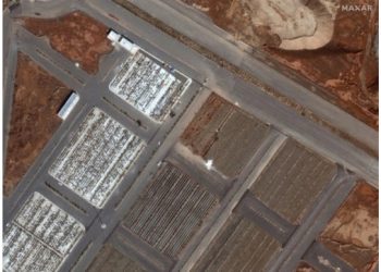 Koronavirusi bën “kërdinë” në Iran, varre masive sa dy fusha futbolli për të varrosur viktimat