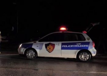 Aksident me vdekje në Tiranë-Durrës/ Shoferja 21- vjeçare përplas dhe e lë pa jetë 50- vjeçarin