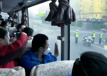 Merr fund karantina në Wuhan, njerëzit dalin në rrugë pas dy muajsh izolim nga koronavirusi