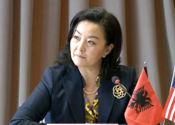 “Hap i rëndësishëm dhe pozitiv”, ambasadorja e SHBA reagon pasi Meta dekretoi 3 anëtarët e Gjykatës së Lartë