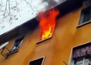 Përfshihet nga flakët banesa private tek rruga e Dibrës në Tiranë, zjarrfikësit shpëtojnë një fëmijë