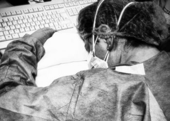 Përloti botën me “foton simbol”, infermierja italiane shërohet nga koronavirusi