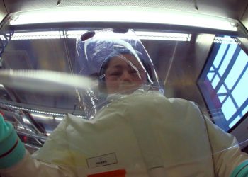 VIDEO / Dalin pamjet e rralla të shkencëtarëve, ja çfarë ndodh në laboratorin e Wuhanit