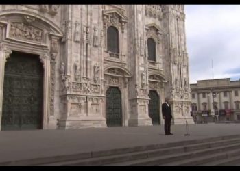 Emocion në Milanon e zbrazur, Andrea Bocelli jep koncert live nga Katedralja e Duomos (Video)