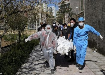 Besonin se kuronte koronavirusin, 600 vetë humbin jetën pasi konsumuan alkool me përqëndrim të lartë