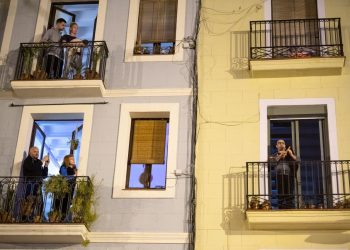 A na dëmton izolimi? Studimi: Çfarë ndodh me mendjen dhe trupin pas një muaji në karantinë