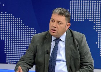 Epidemiologu bën parashikimin e frikshëm: Kurba është në rritje! Pse s’ka asnjë shenjë të zhduket koronavirusi