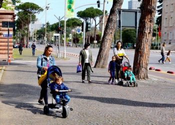 Fotot/ E diela e lejes speciale për nënat dhe fëmijët zbukuroi qytetet tona