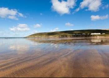 “Nuk ka pushime verore këtë vit”, sekretari britanik sugjeron karantimin deri në vjeshtë