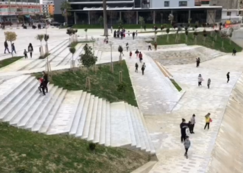 VIDEO/ Ja si e përjetuan në Fier liri-daljen nënat me fëmijët!