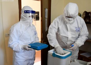 Nga masat mbrojtëse te marrja e tamponëve për të dyshuarit, si është një ditë pune e mjekëve të Infektivit (Foto)
