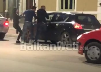 Fier/Policët sherrosen me njëri-tjetrin, pranga të dyve