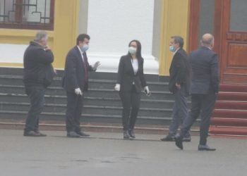 I dhanë OK zgjatjes së Fatkeqësisë, por disa deputetë i shkelën masat. Kush janë “shembullorët” (Foto)