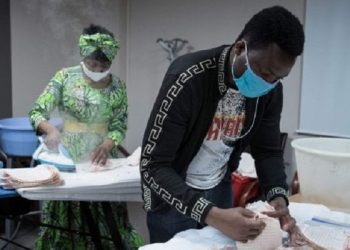 Shokojnë mjekët francezë, propozojnë që afrikanët të përdoren si ‘kavie’ për të testuar vaksinën