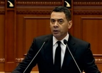 Ahmetaj: S’kemi ndërmend të prekim pensionet, ka ish-deputetë që marrin 4-fishin e qytetarëve