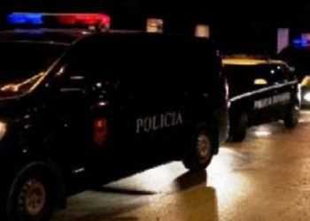 Aksident në kohën kur qarkullimi është i kufizuar, humb jetën i riu nga Tirana pasi makina u përplas me …