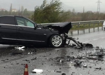 Makina del nga rruga në aksin rrugor Lezhë–Milot, vdes shoferi 39-vjeçar