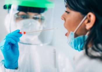 Studimi tronditës nga Kina/ Testi i tamponit vetëm 63% i sigurt, duhen analiza gjaku