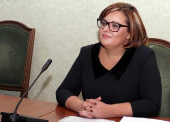 Gazetarja e njohur bëhet nënë për herë të parë/ Vjen në jetë Aris