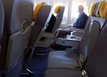 Disa linja ajrore planifikojnë të nisin fluturimet, por ja si do të mbahet distanca në avion