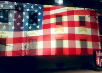 Bashkia e Tiranës vishet me ngjyrat e flamurit amerikan në shenjë solidarizimi, Yuri Kim falenderon Veliajn