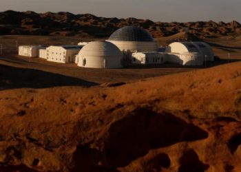 “Kërkime për minerale në hapësirë”, rusë akuzojnë Trump: Po krijon një bazë për të “pushtuar” planete të tjerë