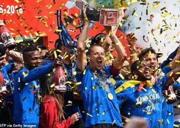 Koronavirusi mbyll kampionatin e parë në Europë, ekipi kampion e feston titullin nga karantina!