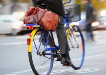 E jashtëzakonshme/ Shqiptari niset me biçikletë nga Italia për në Shqipëri prej karantinës