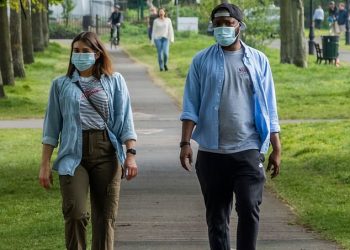 OBSH përsërit thirrjen: Heqja e pamenduar e masave kundër pandemisë rrezikon një valë të dytë infektimi