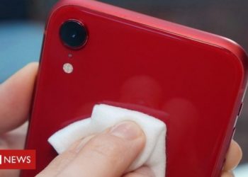 Higjiena gjatë pandemisë, ja si duhet të pastrojmë telefonin nga koronavirusi (Video)