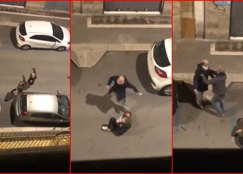 “Bastarde”, burri dhunon barbarisht gruan në mes të rrugës, nuk ndal grushtat e shkelmat (Video)