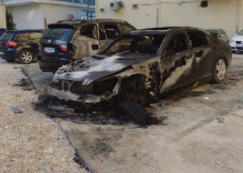 Digjen gjatë natës dy automjete tek Rruga e Kavajës në Tiranë, dyshimet e para të policisë