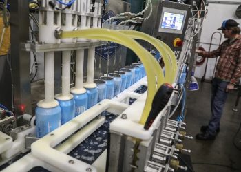 300 fabrika po ndihmojnë në luftën e koronavirusit me një recetë birre