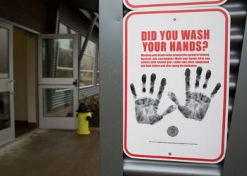 Pandemia që transformoi jetën/ Disa këshilla nga ekspertët si të luftoni ankthin gjatë krizës së Covid-19