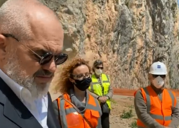 “Në urën më të lartë në rajon”, Rama publikon pamjet LIVE: Rruga e Arbërit po merr formë!