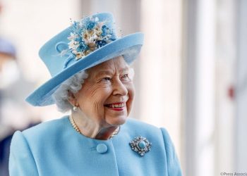 Mbretëresha Elizabeth mbush 94 vjeç, Meta: Urime dhe shëndet; Miliona njerëz ju admirojnë